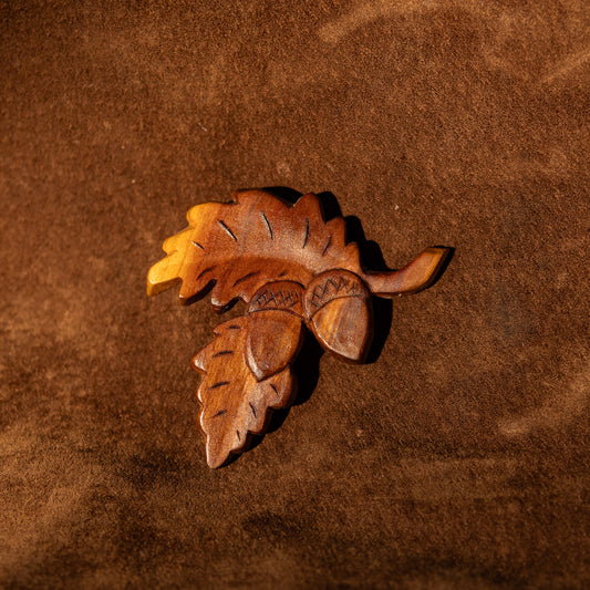 Oak leaves with Acorn Pendant Carving
