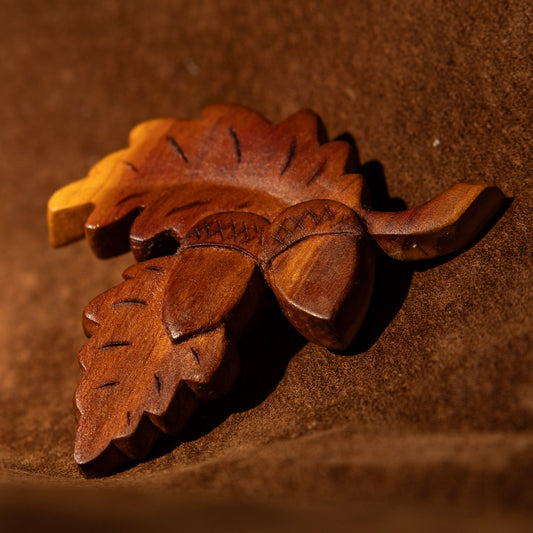 Oak leaves with Acorn Pendant Carving
